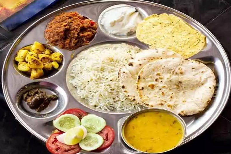 थाली में क्यों नहीं परोसी जाती तीन रोटी, क्यों मानते हैं अशुभ? 1 roti2