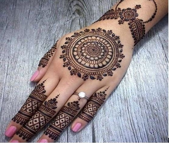 Mehndi Design: बेस्ट हैं मेहंदी के ये लेटेस्ट और सिंपल डिजाइन, बढ़ेगी हाथों  की खूबसूरती