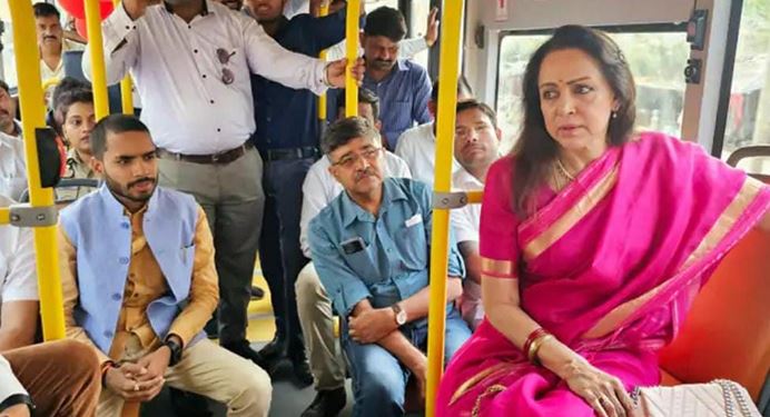 हेमा मालिनी ने e-Bus में किया सफर, बोलीं- कम बजट में सुगम यात्रा 1 Hema Malini 1