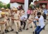 राजस्थान विश्वविद्यालय में बवाल, प्रदर्शन कर रहे छात्रों पर पुलिस का लाठीचार्ज