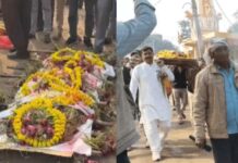 मंदसौर में किसानों का अनोखा प्रदर्शन: प्याज की अर्थी निकालकर जताया विरोध