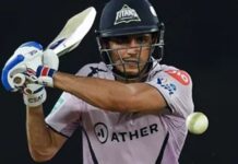 मैच के दौरान मैदान से बाहर हुए शुभमन गिल, इस वजह से छोड़ी बल्लेबाजी