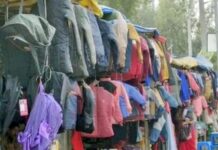 गर्म कपड़ों का सबसे सस्ता बाजार: 100 रुपये में 3 कंबल, 300 में स्वेटर, जानिए कहां है?”