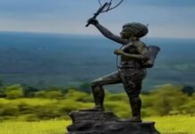 बिरसा मुंडा: आदिवासियों के ‘धरती आबा’ जिनकी दहाड़ से अंग्रेज भी खाते थे खौफ, जानिए उनका शौर्य गाथा!