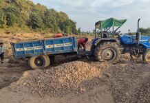 अवैध रेत उत्खनन पर सख्त कार्रवाई 5 ट्रैक्टर ट्रॉलियों को मौके पर किया गया जब्त