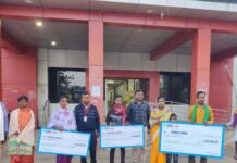 तीन परिवारों को मिला प्रधानमंत्री बीमा योजना का सहारा : बीमा राशि का किया गया भुगतान