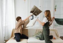 छोटे भाई-बहन की मैरिड लाइफ में हैं कई परेशानियां या हमेशा रहती है तालमेल में कमी? शनि के तीसरे भाव में प्रभाव और समाधान