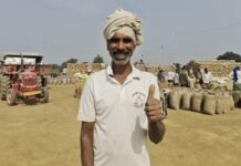 पारदर्शी धान खरीदी से खुश मुढ़ीपार के किसान कुमार वर्मा : बेटे की शादी में करेंगे राशि का उपयोग