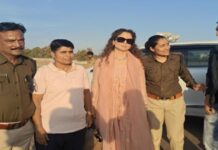 कंगना रनौत ने नए साल से पहले की नर्मदा परिक्रमा, ओंकारेश्वर में की पूजा-अर्चना