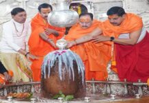केंद्रीय स्वास्थ्य मंत्री नड्डा और मुख्यमंत्री डॉ. यादव ने किया भगवान महाकाल का अभिषेक