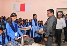 दुर्ग व राजनांदगांव जिले के विद्यालयों का स्कूल शिक्षा मंत्री गजेन्द्र यादव ने किया आकस्मिक निरीक्षण