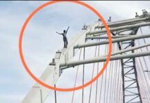 अर्ध नग्न होकर बड़े तालाब पर बने आर्च ब्रिज पर चढ़ गया युवक