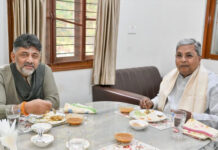 कर्नाटक संकट को हल कर रही कांग्रेस, सिद्धारमैया और डीके शिवकुमार कल फिर ब्रेकफास्ट पर मिलेंगे