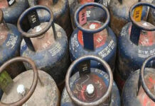 कॉमर्शियल गैस सिलेंडर हुआ 10 रुपये सस्ता …. घरेलू उपभोक्ताओं को कोई राहत नहीं