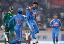 IND vs SA: भारत की धमाकेदार जीत, कोहली का शतक और कुलदीप का चौका…मैच की पूरी रिपोर्ट यहाँ देखें