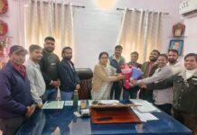 धार नवागत CMHO डॉ. अनीता सिंगारे का भव्य स्वागत