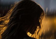 अपने मृत पति की अस्थियां चाटती थी सनकी महिला