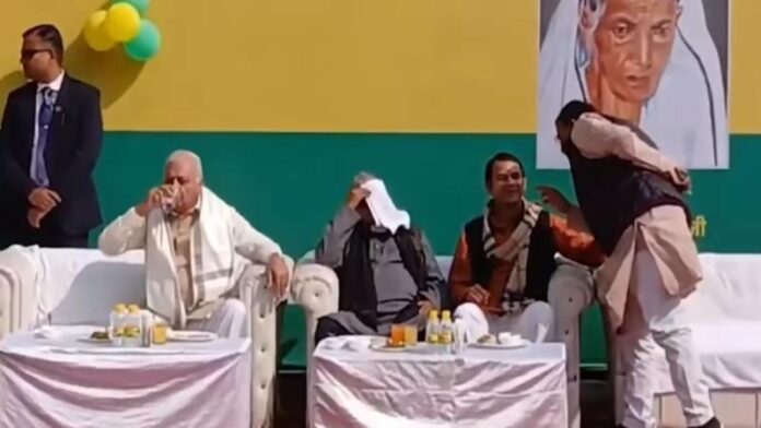 Tej-Pratap-Yadav-Dahi-Chura-Bhoj-Lalu-Yadav.jpg