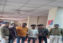 रात के अंधेरे में क्या कर रहे थे ये 4 युवक? बैजनाथपारा में पुलिस की पैनी नजर, संदिग्धों को सीधे कोर्ट में किया पेश