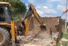 भूमि से अवैध अतिक्रमण हटाया गया