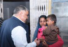 मुख्यमंत्री विष्णु देव साय के जन्मदिवस पर लखनपुर में विशेष पूजा-अर्चना, मंत्री राजेश अग्रवाल ने मरीजों को बांटे फल