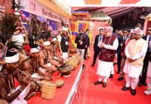 अमित शाह ने देखा बस्तर की जनजातीय विरासत का वैभव, विजेता दलों से मिलकर बढ़ाया उत्साह