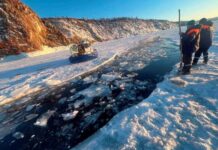 बैकाल झील की बर्फ में फंसी चीनी पर्यटकों की बस, 8 की मौत