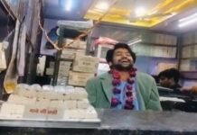 ‘बर्फी ले लो, पेड़ा ले लो…’ आधी रात को बाबा बागेश्वर बने मिठाईवाले