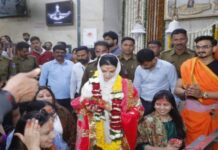 महाकालेश्वर धाम में जैकलीन फर्नांडिस, एकता कपूर ने मांगा आशीर्वाद, नंदी हॉल में की साधना