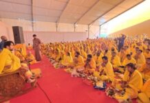 बागेश्वर धाम में 305 जोड़ों का सामूहिक विवाह, साधु-संतों का आशीर्वाद; 8 देशों के राजदूत भी रहे मौजूद