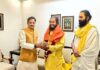 आचार्य संतोषदास जी (सतुआ बाबा) का उप मुख्यमंत्री ने किया आत्मीय स्वागत व अभिनंदन