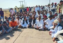 Firozpur में फिरोजपुर फीडर नहरबंदी के खिलाफ किसानों का चक्काजाम