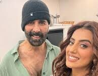 ‘जब खिलाड़ी से मिली मृगनयनी’; अक्षरा सिंह ने अक्षय कुमार के साथ शेयर की फोटो, कहा- ‘सरप्राइज मिलने वाला है’