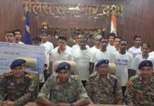 Naxal Surrender: नक्सल संगठन को बड़ा झटका, सुकमा में 22 नक्सलियों ने एक साथ किया सरेंडर