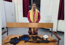 Naxal Surrender: नक्सलवाद को एक और बड़ा झटका, कांकेर में DVCM मासे बारसा ने हथियारों के साथ किया सरेंडर