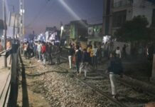 यूपी में मासूम की मौत से भड़का जनाक्रोश, थाने पर पथराव, पुलिस की गाड़ियां क्षतिग्रस्त