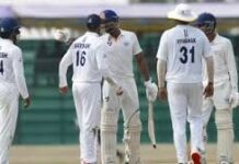 VIDEO: रणजी फाइनल में बवाल! जम्मू-कश्मीर के कप्तान ने कर्नाटक के फील्डर को मारा सिर, मयंक ने किया बीच बचाव