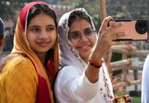 काल भैरव मंदिर में सेल्फी पर रोक, पुलिसकर्मी की रील से मचा बवाल