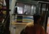नशे में बस चालक ने मारी टक्कर, बिजली पोल से भिड़ी बस