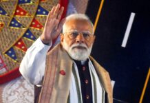 राजनीतिक बयानबाज़ी तेज: मोदी ने कांग्रेस पर साधा निशाना, कहा- बापू की आड़ में राजनीति