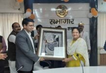 आयुक्त अलीगढ़ मंडल ने कलेक्ट्रेट का किया निरीक्षण, दिए दिशा-निर्देश