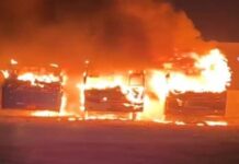 डिपो में लगी आग: तीन बसों का हुआ सफाया, आस-पास इलाके में फैल गया धुआँ