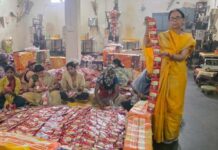 नारी शक्ति से औद्योगिक प्रगतिः पूनम जायसवाल ने 20 महिलाओं को दिया रोजगार, बनीं आत्मनिर्भरता की मिसाल