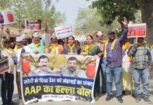 सिलिंडर की किल्लत और कालाबाजारी के खिलाफ प्रदर्शन, सरकार विरोधी नारे लगाकर राष्ट्रपति के नाम सौंपा ज्ञापन