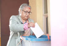 युवा बनाम पुराने नेता: नेपाल में चुनाव मतदान जारी, पीएम सुशीला ने डाला वोट