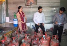 इंदौर में अवैध गोदाम पर छापा: 66 गैस सिलेंडर जब्त, आरोपी फरार