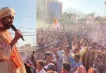 होली की हुड़दंग में रंगे दिखे बाबा बागेश्वर, छतरपुर में विदेशी मेहमान भी हुए रंगों में सराबोर