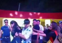 मुजफ्फरपुर में डांसर को स्टेज से फेंकने का वीडियो वायरल, भोजपुरी सिंगर पर गुस्सा