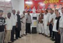 अखबार वितरक संघ कार्यालय को रेडक्रास सोसायटी ने भेंट किया वाटर कूलर