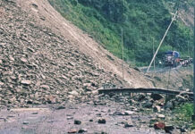 भारी बारिश और भूस्खलन से उत्तर सिक्किम में सड़क बंद, 200 पर्यटक फंसे